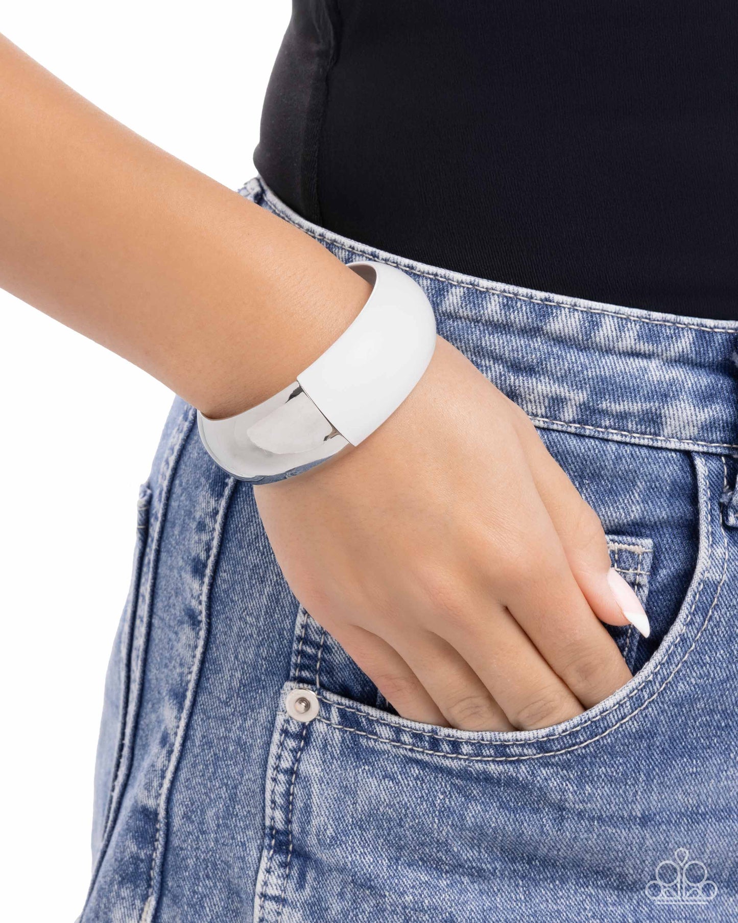 Painted Paramount - White - Paparazzi Bracelet Image